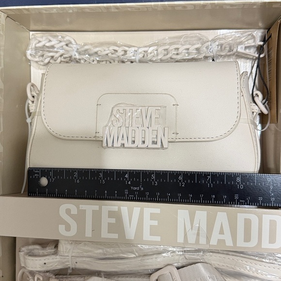 Steve Madden Gift Set bag with Charm and 2 straps - Picture 6 of 7